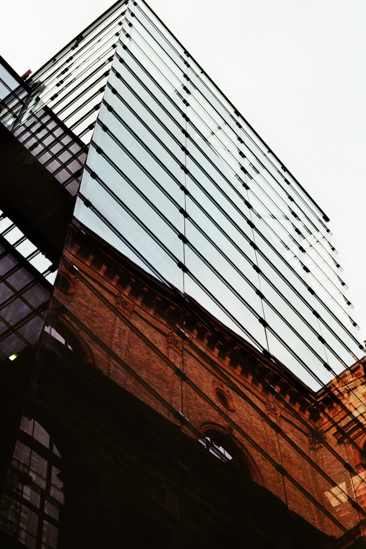 PORTRA 400 — VIE / Glass & Brick