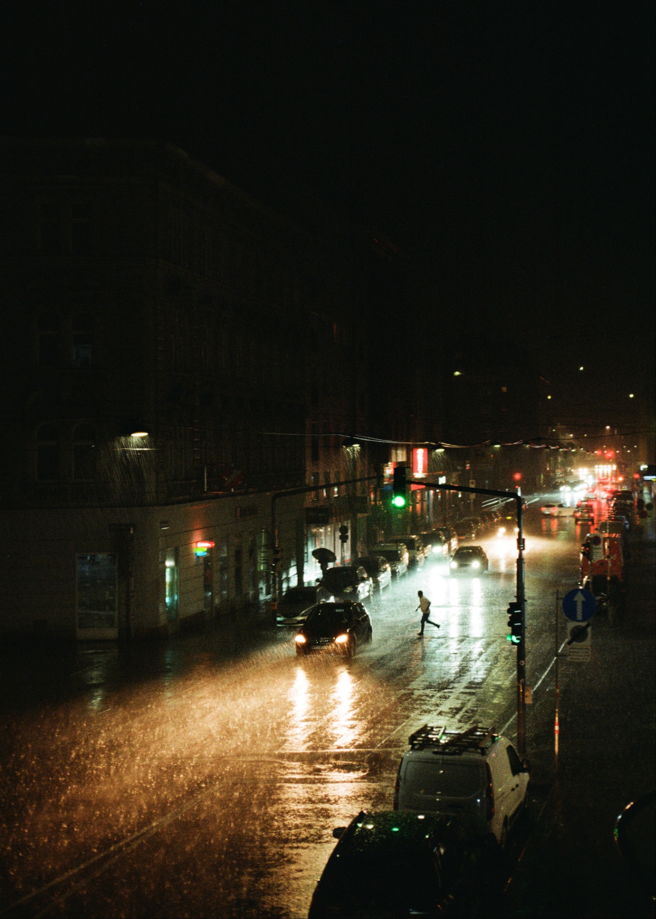 CINESTILL 800T — VIE / Gürtel, Rain